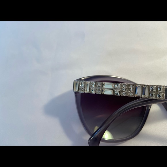 🤍$650. Chanel Top of the line Iconic “Bijou” Trans. Gray with Strass Crystals! - Picture 14 of 15